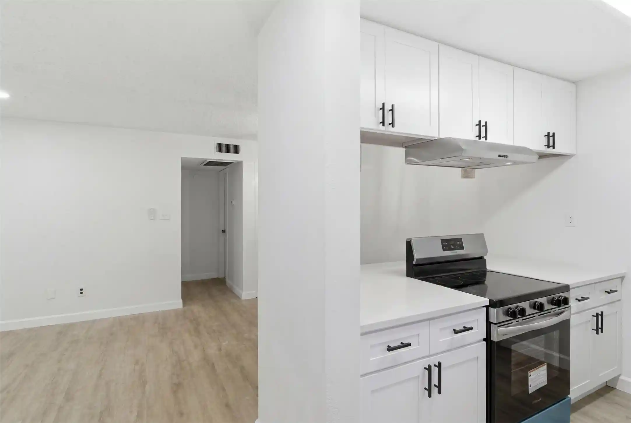 Listing Photo 2 - Condo for sale in 8110 Skillman St located at 8110 Skillman St, Dallas, TX 75231 - Unit #1034