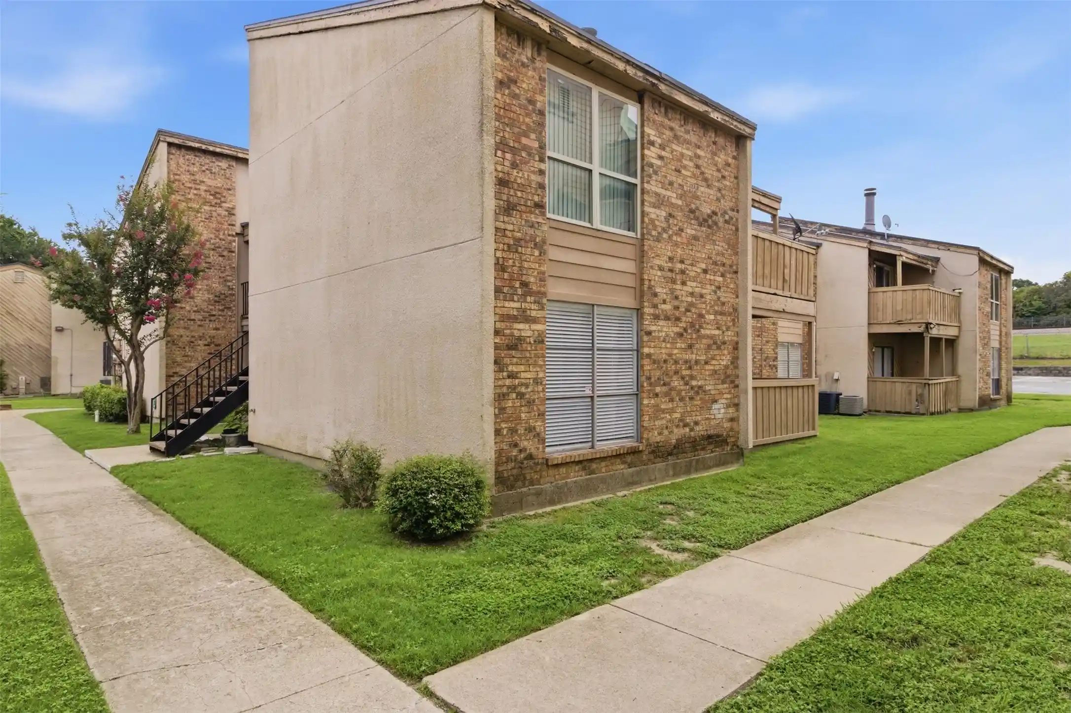 Listing Photo 39 - Condo for sale in 8110 Skillman St located at 8110 Skillman St, Dallas, TX 75231 - Unit #1034