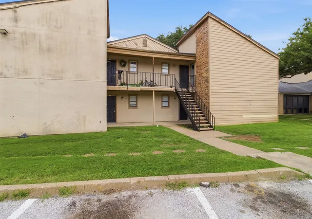 Photo 3 of Condo for sale at 8110 Skillman St #1034, Dallas, TX 75231 | MLS# 21283719 | Listing updated on 2026-10-04