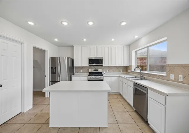 Photo 3 of Single family home for sale at 1129 Honeywell Dr, Anna, TX 75409 | MLS# 21287415 | Listing updated on 2026-09-10