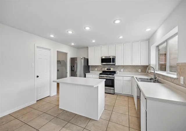 Photo 4 of Single family home for sale at 1129 Honeywell Dr, Anna, TX 75409 | MLS# 21287415 | Listing updated on 2026-09-10