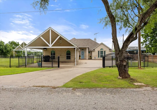 Photo 2 of Sale Pending at 3226 Sunrise Ct, Granbury, TX 76048 | MLS# 21288562 | Listing updated on 2026-08-01