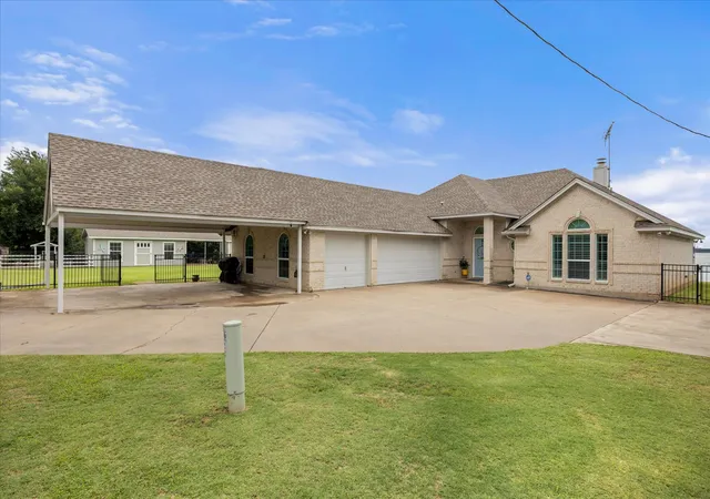 Photo 3 of Sale Pending at 3226 Sunrise Ct, Granbury, TX 76048 | MLS# 21288562 | Listing updated on 2026-08-01