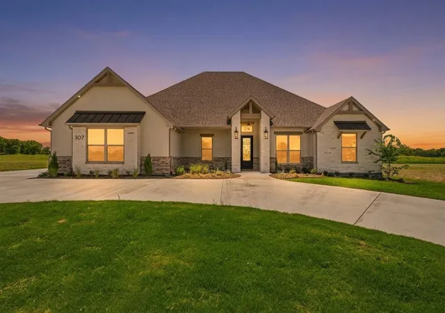 Photo 1 of Single family home for sale at 107 Eagle Ct, Glen Rose, TX 76077 | MLS# 21287798 | Listing updated on 2026-07-30