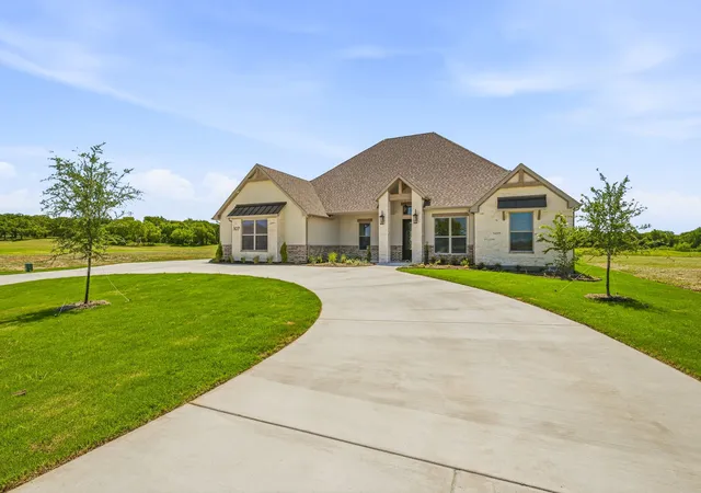 Photo 3 of Single family home for sale at 107 Eagle Ct, Glen Rose, TX 76077 | MLS# 21287798 | Listing updated on 2026-07-30