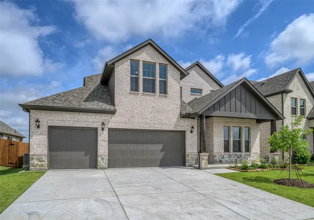 Photo 3 of Single family home for sale at 2136 Spyglass Dr, Royse City, TX 75189 | MLS# 21289373 | Listing updated on 2026-10-04