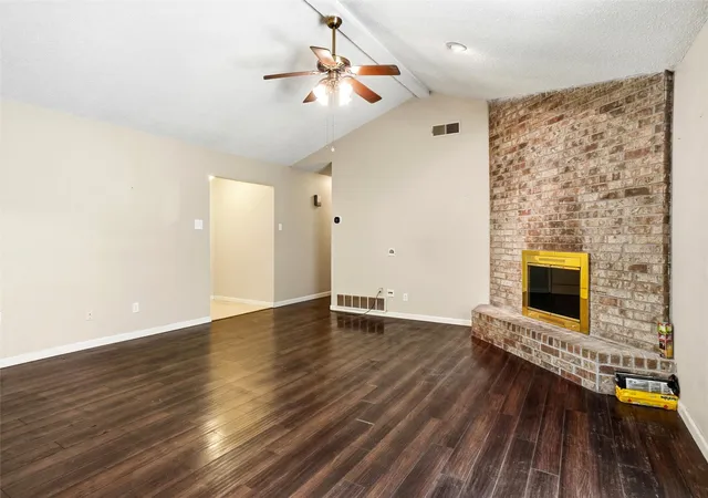 Photo 3 of Single family home for sale at 400 Woodlake Cir, Azle, TX 76020 | MLS# 21287840 | Listing updated on 2026-10-05