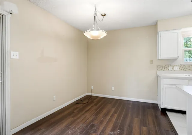 Photo 4 of Single family home for sale at 400 Woodlake Cir, Azle, TX 76020 | MLS# 21287840 | Listing updated on 2026-10-05