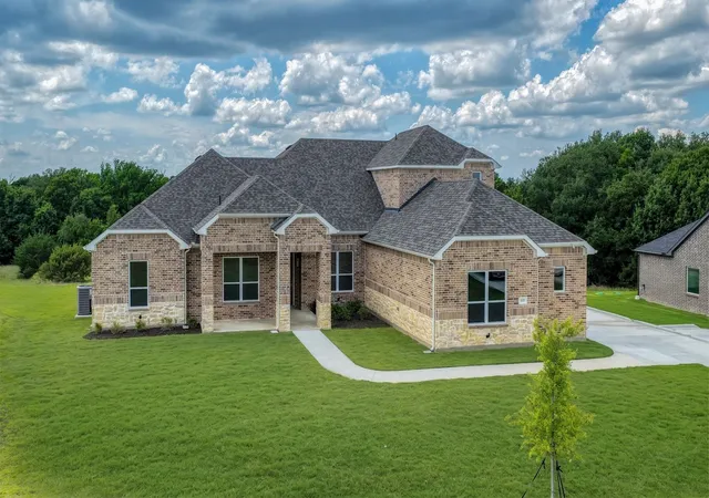 Photo 1 of Single family home for sale at 1097 Woodland Rd, Weatherford, TX 76088 | MLS# 21283732 | Listing updated on 2026-09-09