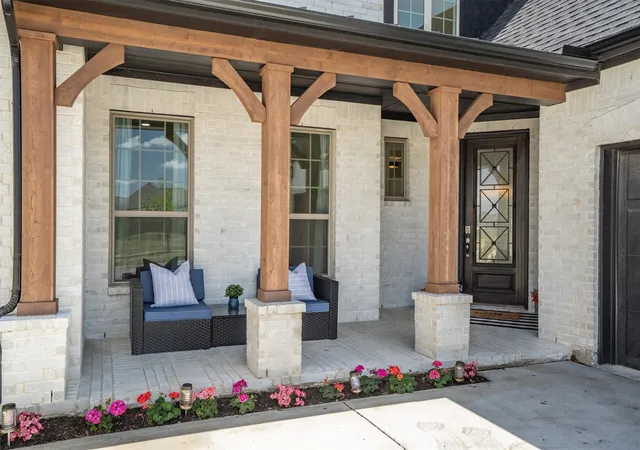 Photo 3 of Single family home for sale at 409 Horizon Wy, Justin, TX 76247 | MLS# 21289351 | Listing updated on 2026-09-09
