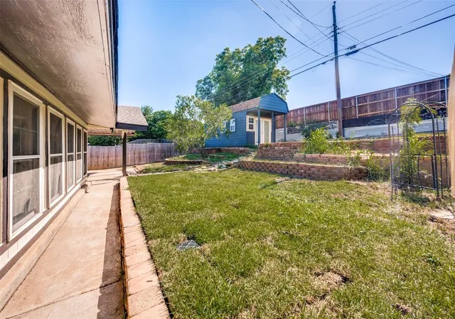 Photo 12 of Sale Pending at 321 Holder Dr, Hurst, TX 76053 | MLS# 21286245 | Listing updated on 2026-07-31