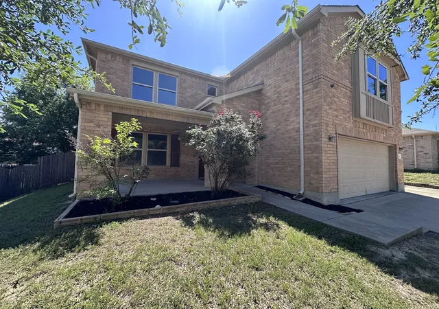 Photo 2 of Single family home for sale at 512 Tunnel St, Cedar Hill, TX 75104 | MLS# 21289161 | Listing updated on 2026-09-09