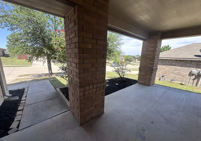 Photo 3 of Single family home for sale at 512 Tunnel St, Cedar Hill, TX 75104 | MLS# 21289161 | Listing updated on 2026-09-09
