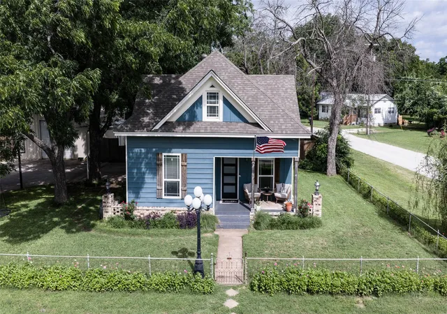 Photo 4 of Sale Pending at 200 S Crane St, Alvord, TX 76225 | MLS# 21286574 | Listing updated on 2026-07-29