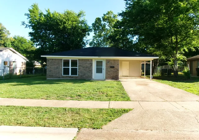 Photo 1 of Sale Pending at 1425 Cynthia Ln, Bossier City, LA 71112 | MLS# 21289851 | Listing updated on 2026-09-10