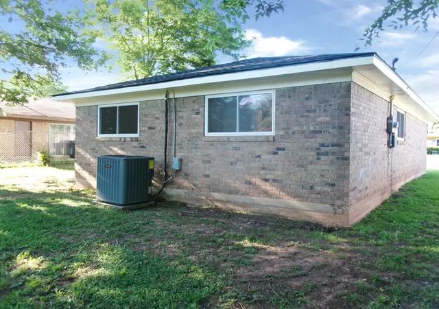 Photo 3 of Sale Pending at 1425 Cynthia Ln, Bossier City, LA 71112 | MLS# 21289851 | Listing updated on 2026-09-10