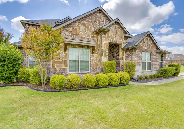 Photo 1 of Sale Pending at 105 Legacy Downs Dr, Fort Worth, TX 76126 | MLS# 21289936 | Listing updated on 2026-09-10