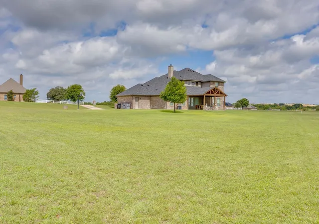 Photo 3 of Sale Pending at 105 Legacy Downs Dr, Fort Worth, TX 76126 | MLS# 21289936 | Listing updated on 2026-09-10