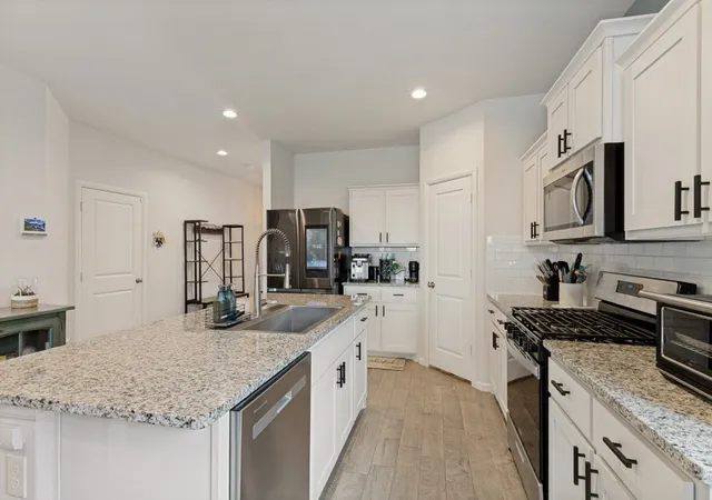 Photo 4 of Single family home for sale at 5229 Blue Night Dr, Fort Worth, TX 76179 | MLS# 21289963 | Listing updated on 2026-09-19