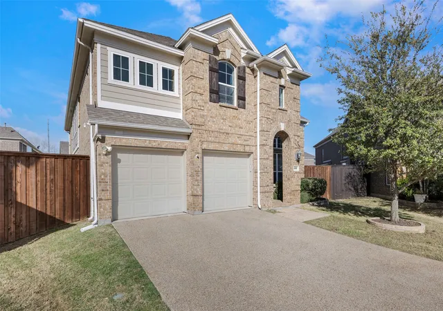 Photo 1 of Single family home for sale at 4000 Silk Vine Ct, Roanoke, TX 76262 | MLS# 21288387 | Listing updated on 2026-08-02