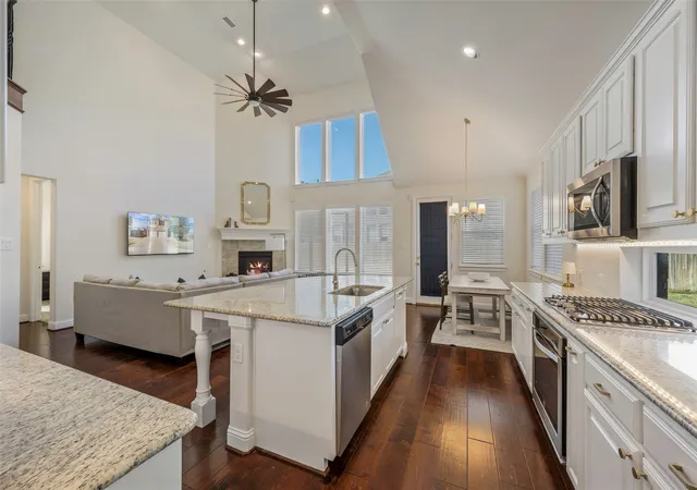 Photo 3 of Single family home for sale at 4000 Silk Vine Ct, Roanoke, TX 76262 | MLS# 21288387 | Listing updated on 2026-08-02