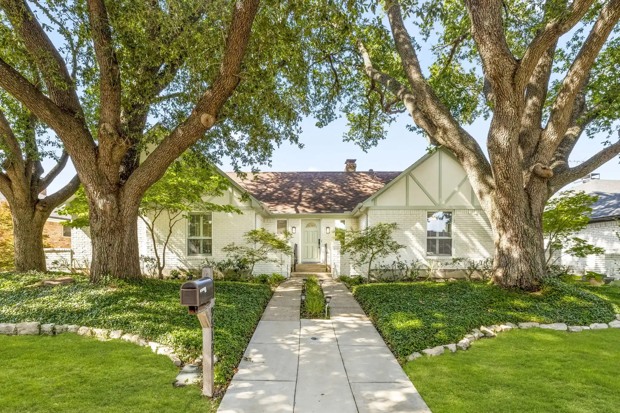 Photo 1 of Sale Pending at 9519 Robin Meadow Dr, Dallas, TX 75243 | MLS# 21289477 | Listing updated on 2026-10-27