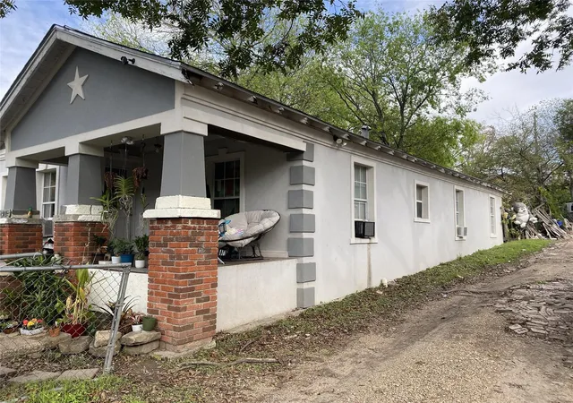 Photo 2 of Single family home for sale at 1918 Michigan Ave, Dallas, TX 75216 | MLS# 21289997 | Listing updated on 2026-08-01
