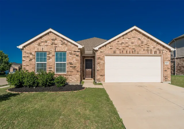 Photo 1 of Single family home for sale at 9101 Lookout Pt, Fort Worth, TX 76179 | MLS# 21288111 | Listing updated on 2026-09-08