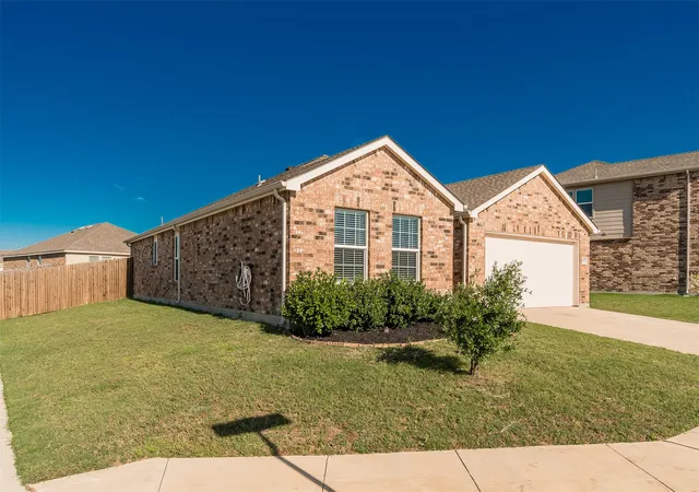 Photo 2 of Single family home for sale at 9101 Lookout Pt, Fort Worth, TX 76179 | MLS# 21288111 | Listing updated on 2026-09-08