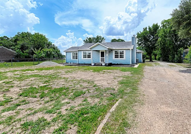 Photo 2 of Single family home for sale at 2619 E Seagoville Rd, Seagoville, TX 75159 | MLS# 21288056 | Listing updated on 2026-08-01