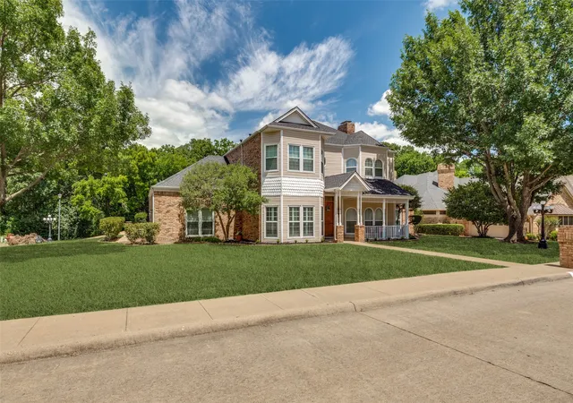Photo 2 of Single family home for sale at 636 Bent Creek Dr, De Soto, TX 75115 | MLS# 21290476 | Listing updated on 2026-09-15