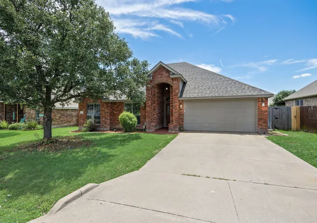 Photo 2 of Single family home for sale at 107 Meadowlark Dr, Palmer, TX 75152 | MLS# 21288631 | Listing updated on 2026-09-11