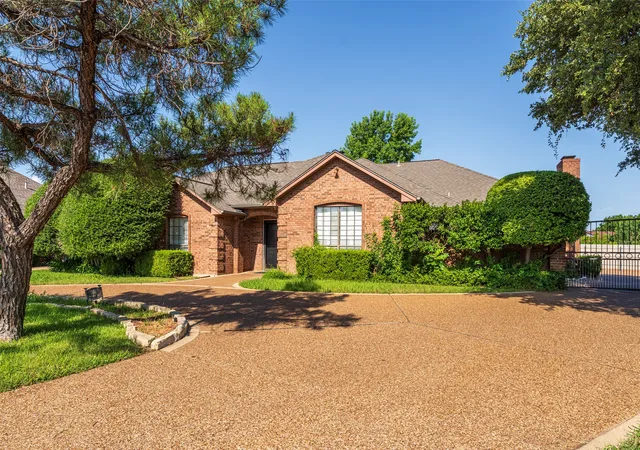 Photo 1 of Single family home for sale at 7454 Queensbury Cir, Fort Worth, TX 76133 | MLS# 21290325 | Listing updated on 2026-09-18