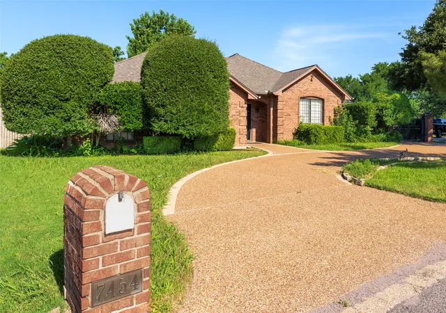 Photo 3 of Single family home for sale at 7454 Queensbury Cir, Fort Worth, TX 76133 | MLS# 21290325 | Listing updated on 2026-09-18