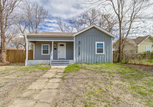 Photo 1 of Single family home for sale at 1110 Chestnut St, Bonham, TX 75418 | MLS# 21290580 | Listing updated on 2026-09-10
