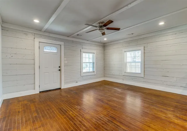 Photo 3 of Single family home for sale at 1110 Chestnut St, Bonham, TX 75418 | MLS# 21290580 | Listing updated on 2026-09-10