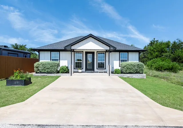Photo 1 of Single family home for sale at 2308 Centaurus Wy, Granbury, TX 76048 | MLS# 21285328 | Listing updated on 2026-09-14