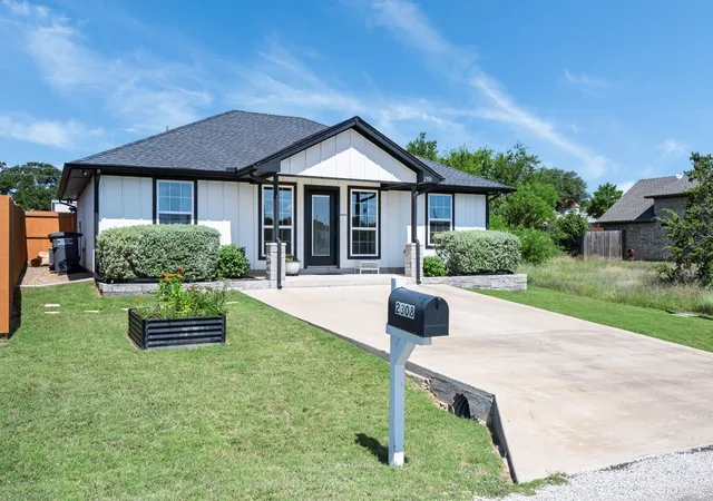 Photo 3 of Single family home for sale at 2308 Centaurus Wy, Granbury, TX 76048 | MLS# 21285328 | Listing updated on 2026-09-14