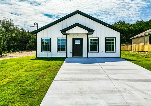 Photo 1 of Single family home for sale at 4315 Mountain Hollow Dr, Granbury, TX 76048 | MLS# 21280391 | Listing updated on 2026-09-17