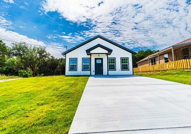 Photo 40 of Single family home for sale at 4315 Mountain Hollow Dr, Granbury, TX 76048 | MLS# 21280391 | Listing updated on 2026-09-17