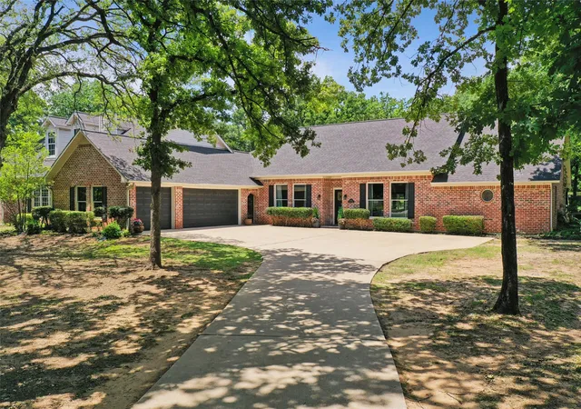 Photo 1 of Mansion for sale at 915 Skyline Dr, Argyle, TX 76226 | MLS# 21289183 | Listing updated on 2026-09-08
