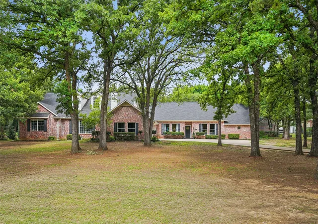 Photo 2 of Mansion for sale at 915 Skyline Dr, Argyle, TX 76226 | MLS# 21289183 | Listing updated on 2026-09-08