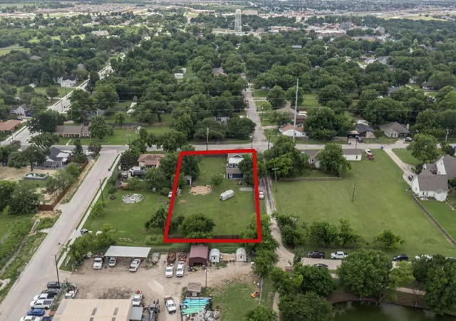 Photo 2 of Sale Pending at 304 E County Line Rd, Royse City, TX 75189 | MLS# 21288239 | Listing updated on 2026-09-25