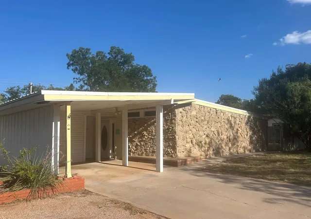 Photo 1 of Sale Pending at 1057 Westridge Dr, Abilene, TX 79605 | MLS# 21289503 | Listing updated on 2026-10-02
