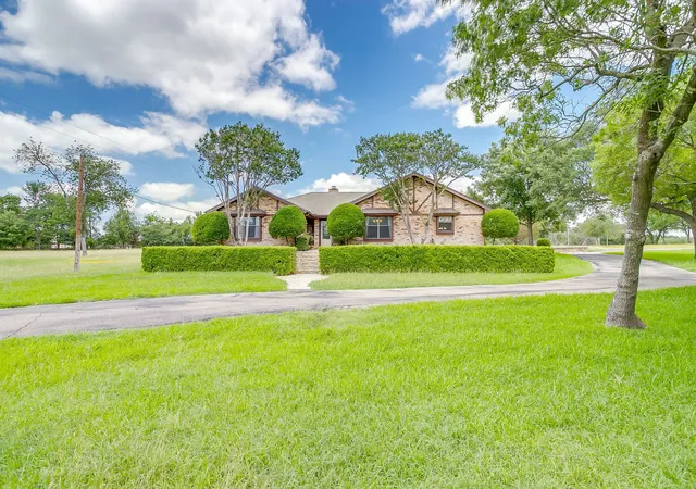 Photo 2 of Sale Pending at 3503 Red Bud Dr, Weatherford, TX 76087 | MLS# 21288097 | Listing updated on 2026-09-24