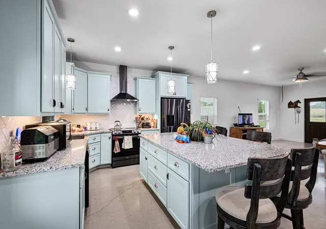 Photo 2 of Single family home for sale at 124 County Road 4511, Decatur, TX 76234 | MLS# 21290693 | Listing updated on 2026-09-12