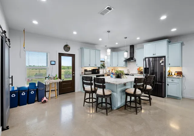 Photo 4 of Single family home for sale at 124 County Road 4511, Decatur, TX 76234 | MLS# 21290693 | Listing updated on 2026-09-12