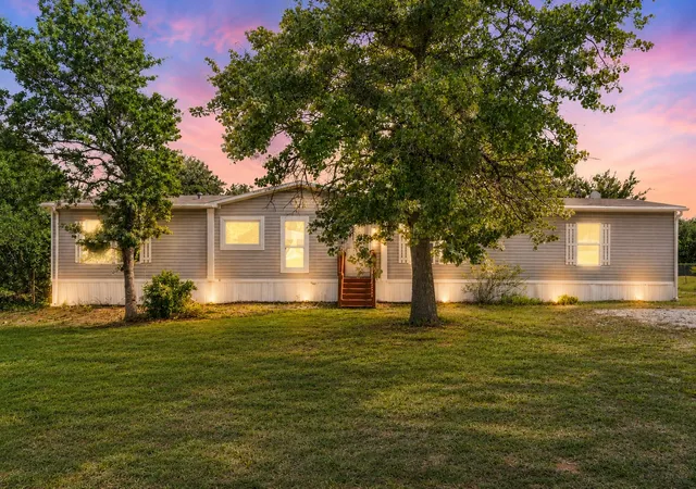 Photo 1 of Single family home for sale at 139 Cedar Dr, Azle, TX 76020 | MLS# 21285470 | Listing updated on 2026-09-08