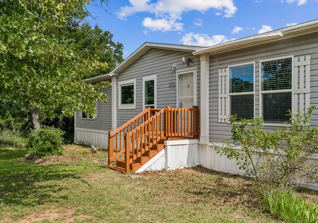 Photo 2 of Single family home for sale at 139 Cedar Dr, Azle, TX 76020 | MLS# 21285470 | Listing updated on 2026-09-08