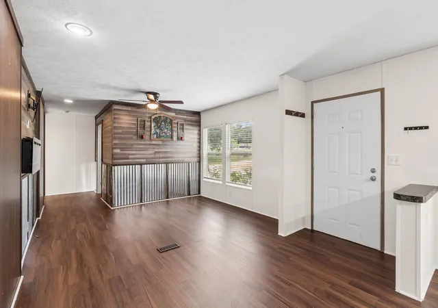 Photo 3 of Single family home for sale at 139 Cedar Dr, Azle, TX 76020 | MLS# 21285470 | Listing updated on 2026-09-25